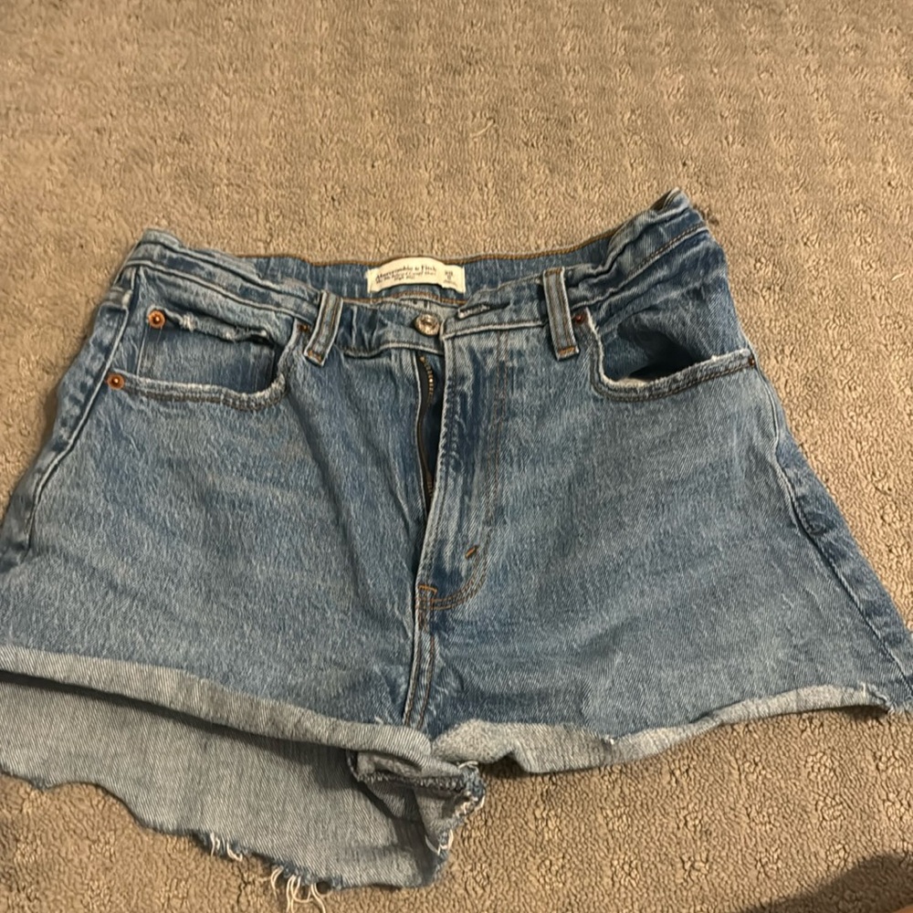 Abercrombie 90’s relaxed shorts
